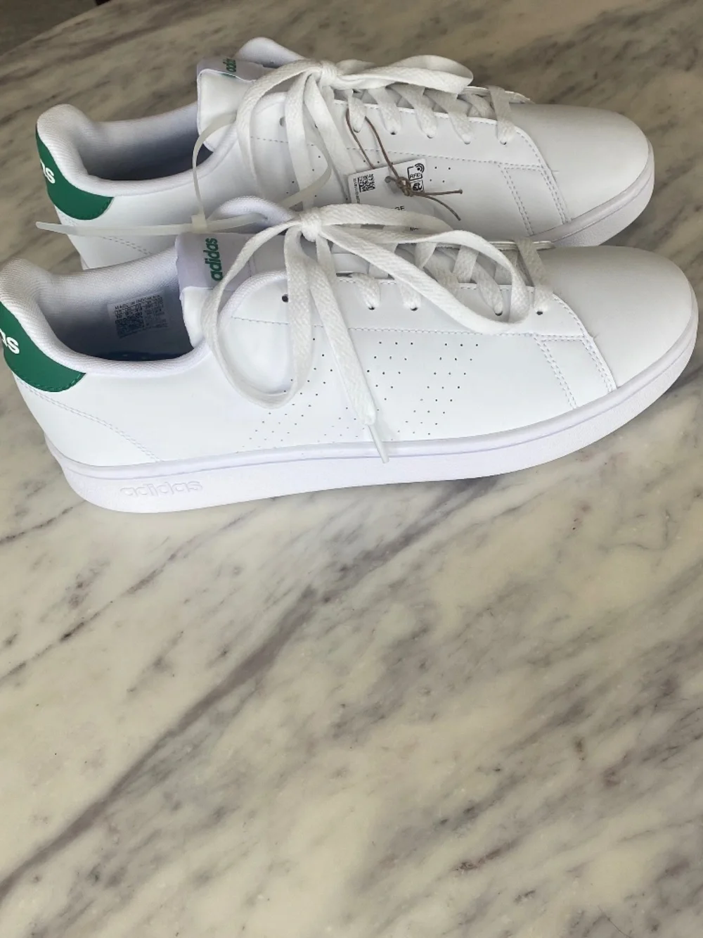 Men's NWT White, Adidas Cloudfoam Sneakers, Size 91/2